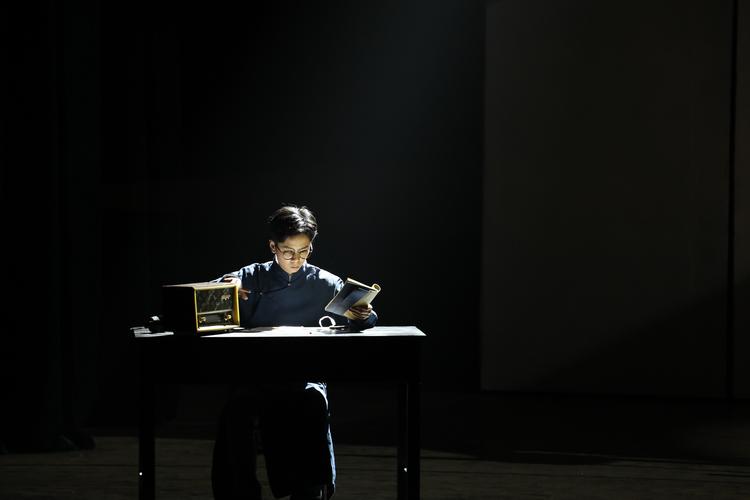 在话剧中学习党史,北邮原创舞台剧《寻找李白》首演
