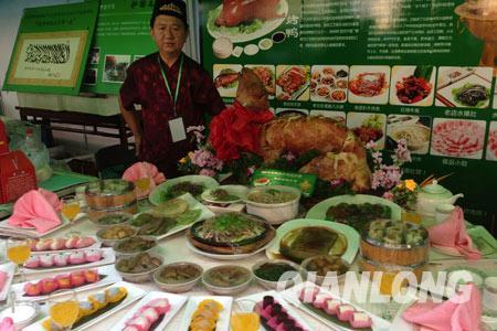 组图:穆斯林群众欢度开斋节 牛街清真美食售卖火爆