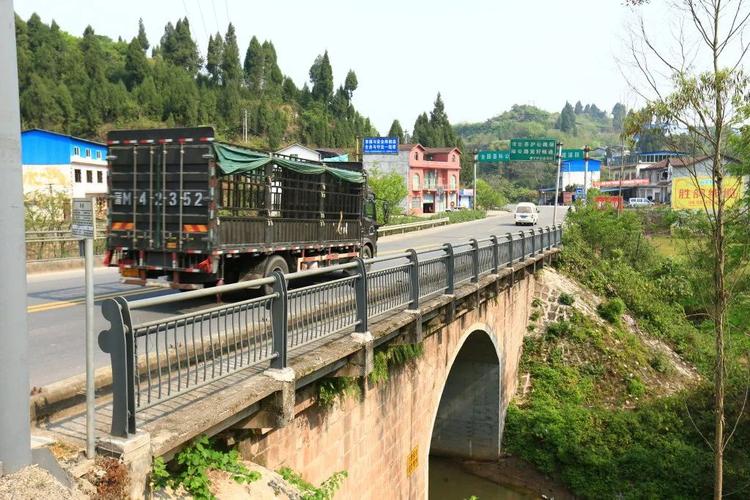 规划建设重庆市域轨道交通铜梁经潼南延伸至遂宁