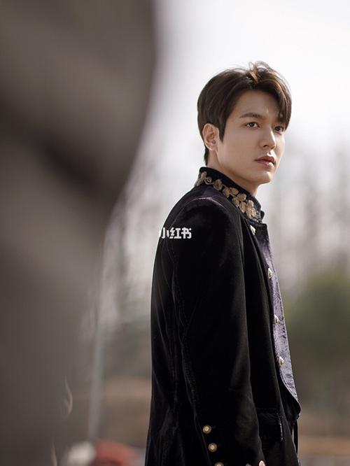 李敏镐的鼻子是真的优越啊!一个把幕后花絮照拍成海报的优越男人!