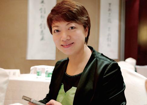 原福建电视台主持人,现任浙江快客电视传媒有限公司董事长张英.