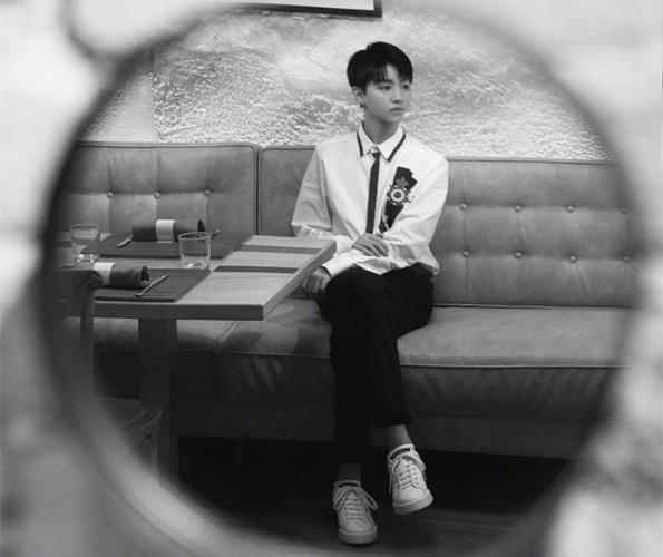 tfboys王俊凯帅气旅拍壁纸_小凯的毕业旅行