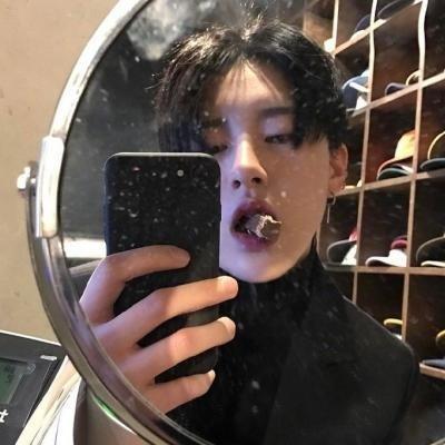 手机控男生自拍头像霸气精选2019 你转身一瞬我萧条一世