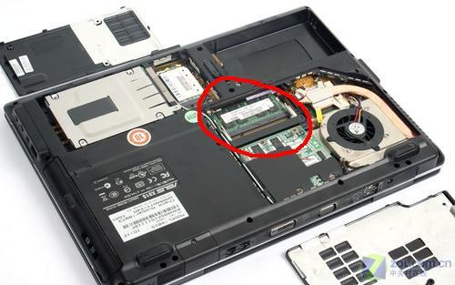 华硕x81内存条位置