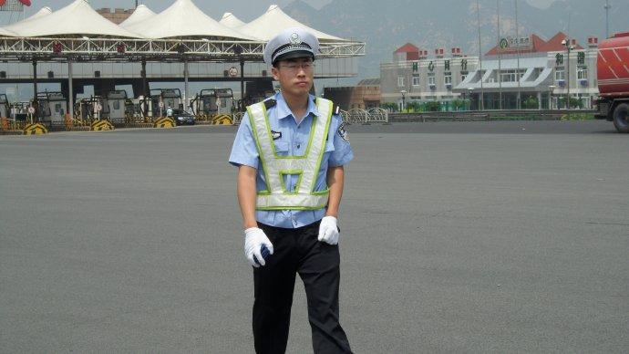 如此蛮横霸道的山海关高速公路交警