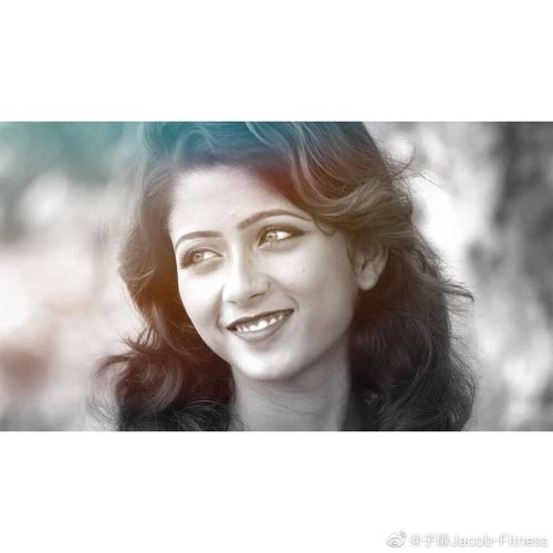 之前火了的印度妹纸riya sanyal,居然在fb和我互粉了