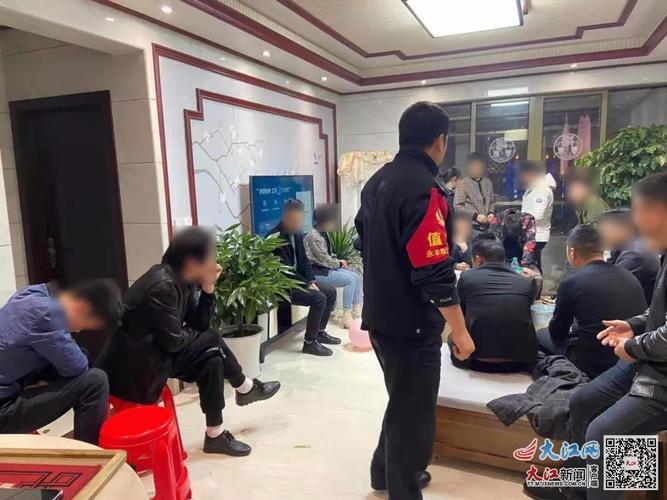 永丰警方深夜捣毁一聚众赌博窝点抓获28名参赌人员图