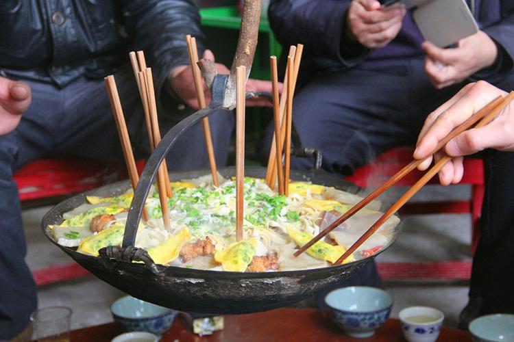 品木子店吊锅,喝东义洲米酒!