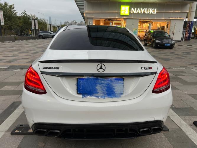 奔驰 奔驰c级amg  2015款 amg c 63 s 白色 手动挡对价格不满意?