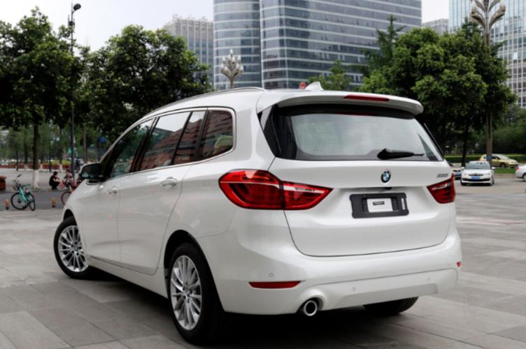 纯进口宝马七座mpv,前后独悬,顶配不足30万,却无人赏识