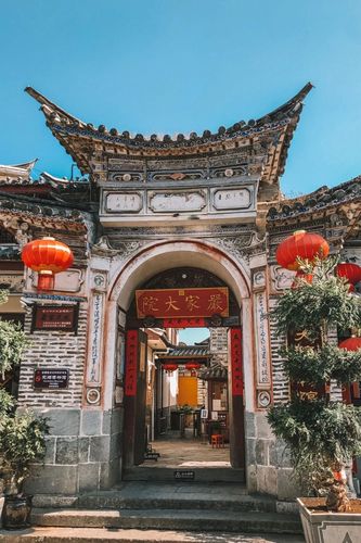 民国时期的,毫不夸张地说,喜洲的古建筑群算是白族建筑文化的一个缩影