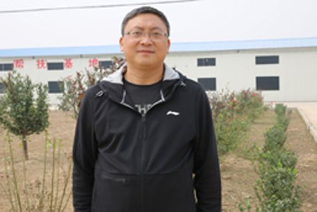 宋伟:为扶贫白了头的"第一书记"