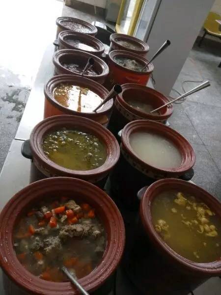 但是,云南农业大学学子们口中的食堂是这样的或者是或者是这样的还是