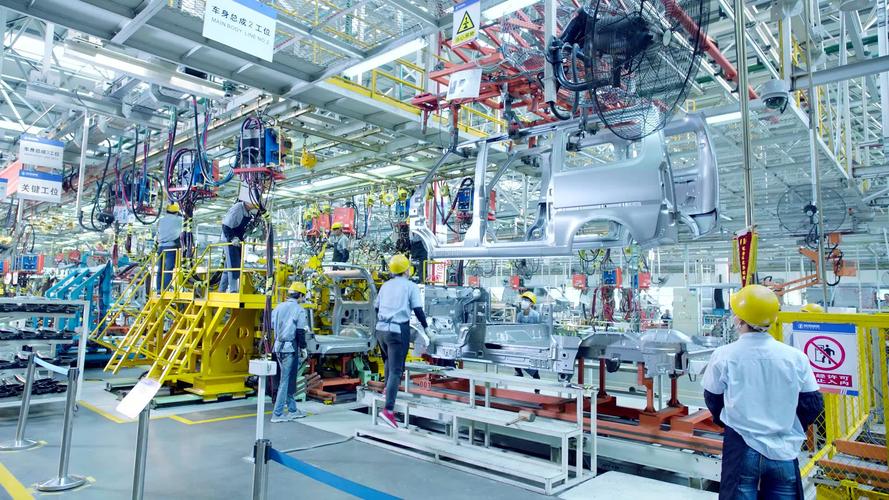 高清实拍现代化工厂汽车生产线