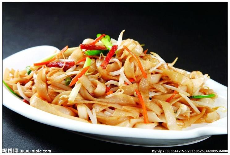 早餐:三丝炒河粉             丝瓜肉沫汤 午餐:白米饭