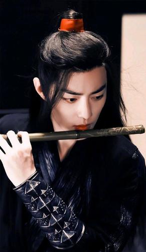 今年夏天,肖战凭借《陈情令》走红,诠释了一个至情至性的夷陵老祖魏无