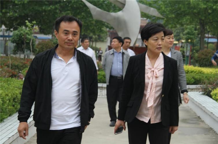 夏邑县人民政府副县长,县教育局局长聂丽下乡督导