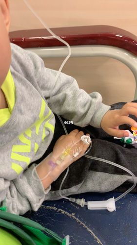 3岁两个月第一次吊水_萌娃_萌娃_宝宝日常