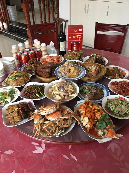 老爸为大家准备了一桌丰盛的年夜饭
