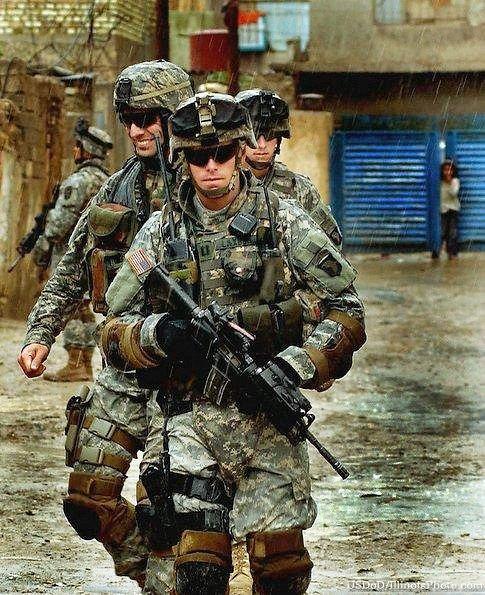 海湾战争时以及现在美军单兵装备什么武器