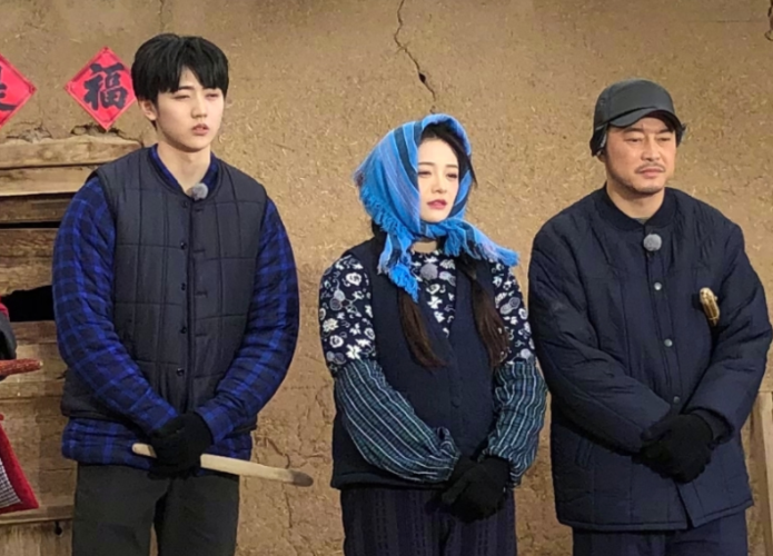 《奔跑吧》银川录制,白鹿化身农村大妞,angelababy扮孕妇