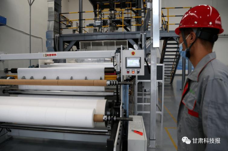 现在市面上熔喷布的生产过程主要是先将