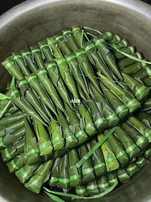 92 小粽子傣族的碱水粽9990,一串16到20个左右,配糖稀00,快递