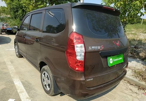 五菱宏光s2020款12l手动5座基本型