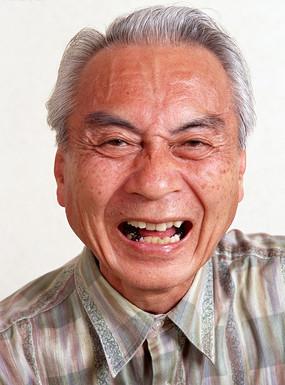 手绘白发老人的头像矢量素材