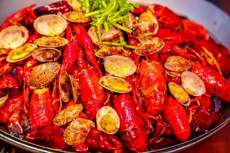 更有 友记功夫香第八届 小龙虾烧烤啤酒节 强势来袭 n种口味解锁撸虾