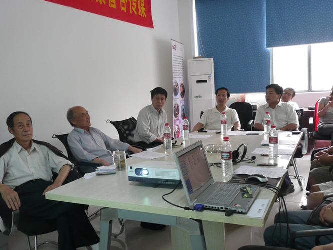 李志超教授发言科普工作中对科学知识的严谨把关        及对从事科普