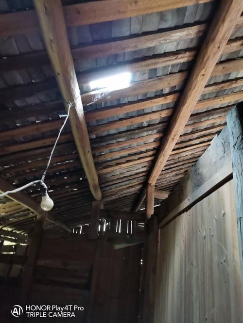 晒晒江西农村婆家的房子,又破又旧,楼梯保证你们没