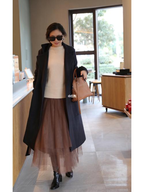 搭_梨形身材_冬天去哪玩_骑士靴_ootd_爱马仕怎么样_裙子_星巴克怎么