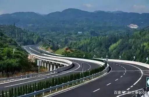 明港至鸡公山高速公路信阳最美的公路,项目起于平桥区王岗乡东南,北