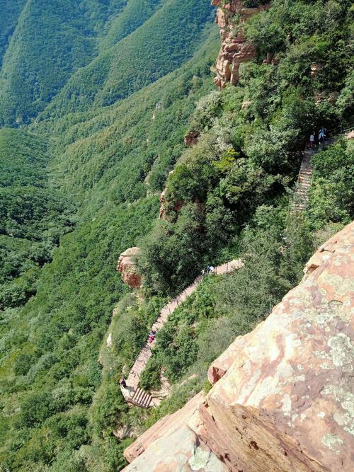 一米崖位于邢台市内丘,临城和石家庄赞皇三县相交处的九女峰,与国家级