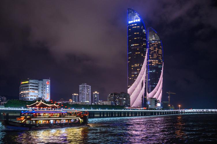 4年后再去厦门,看到了金砖峰会上惊艳的鹭岛夜景,不虚