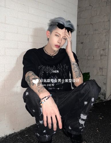男孩子一定要做的男团银灰色韩式背头发型