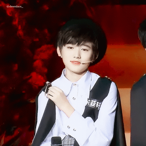 时代少年团是由马嘉祺,丁程鑫,宋亚轩,刘耀文,张真源,严浩翔,贺峻霖七