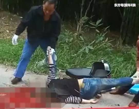 货车与两轮车相撞,女孩被碾压头部当场死亡