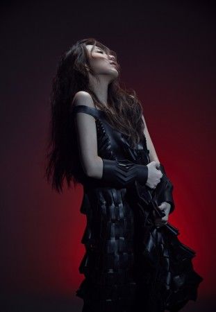 戴佩妮创作《未完不待续》 定位新专辑灰暗色调