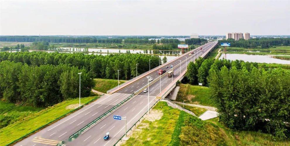 李菲菲 摄《袁排公路》李红玉 摄《东荆河联合垸大桥工地(已竣工)》