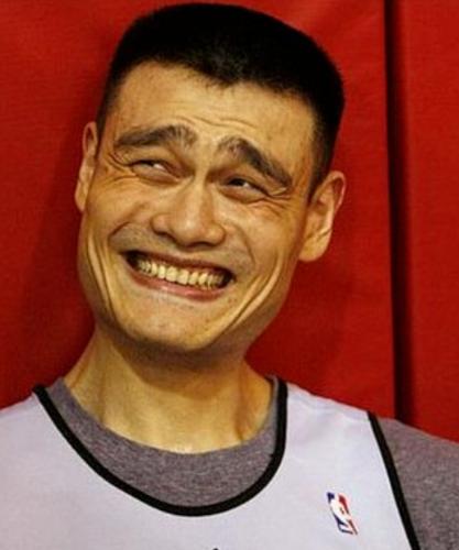 最初那一张姚明的笑脸也是被网友们无数次地恶搞,一直成为了一种表情