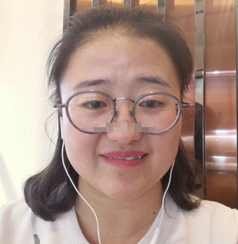 双耳贴脑高过眉,富贵相,善于倾听,人善良