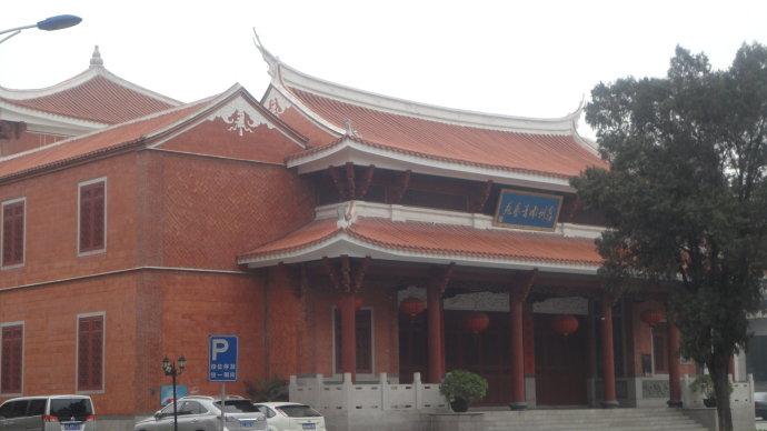 这算是泉州建筑的特色吧.