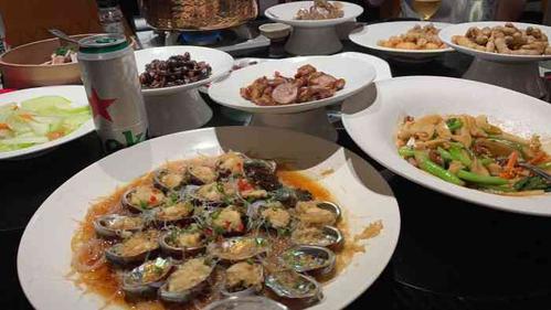 新东山海鲜(白麓店)-"还蛮新颖的一种销售模式,楼下.