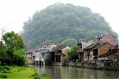 顷年陪恩地赴甘棠之召感动留题-古诗-赏析