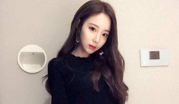 迅雷直播姜允儿素颜浴衣出境 纯天然美女