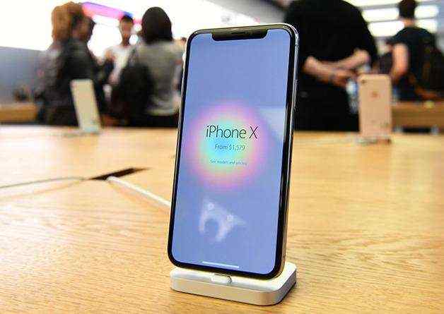 一边"嘲讽"一边"致敬",iphonex的刘海屏已成为国产新宠