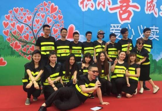 根据节目定位和主持人特长,频率设计制作了"942汽车学堂""942马路探长
