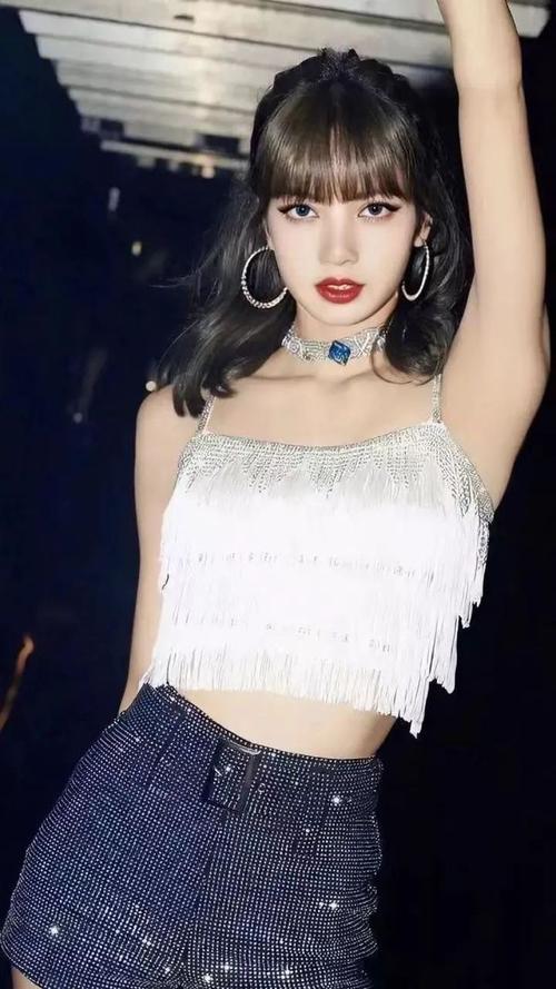 又美又飒的甜酷风学学lisa这样穿可盐可甜超有范